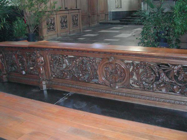 Restauration de la table de communion à Bassevelde.